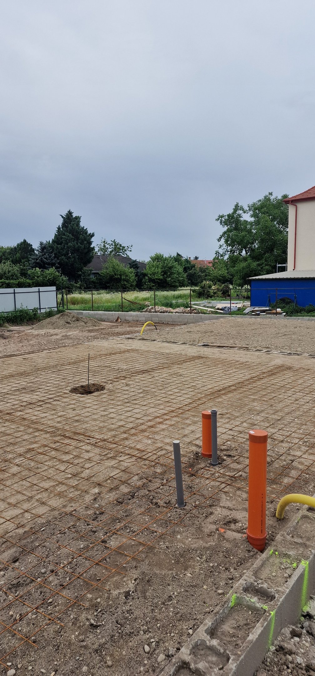 Szennyvíz és csapadékvíz elvezető csővezeték fektetés